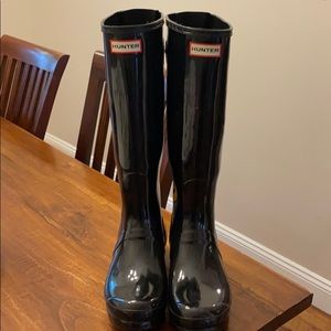 Excellent Condition Glossy Black Hunter Boots - 10
